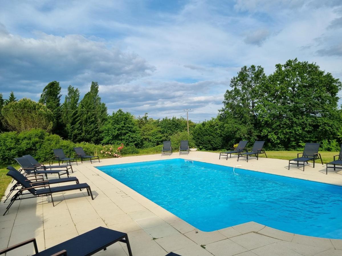 Au Perigord Noir Hotel Hautefort ภายนอก รูปภาพ