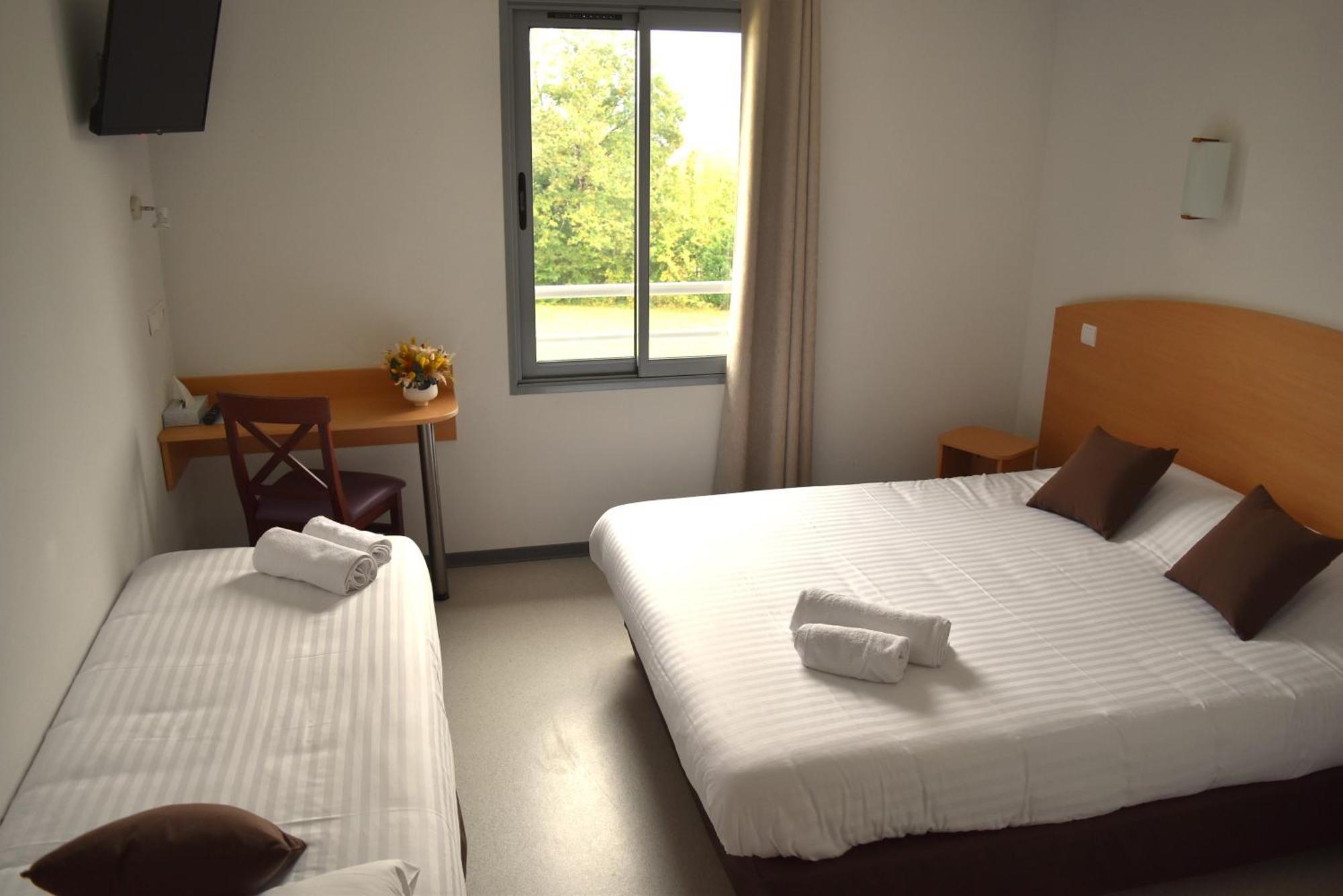 Au Perigord Noir Hotel Hautefort ภายนอก รูปภาพ