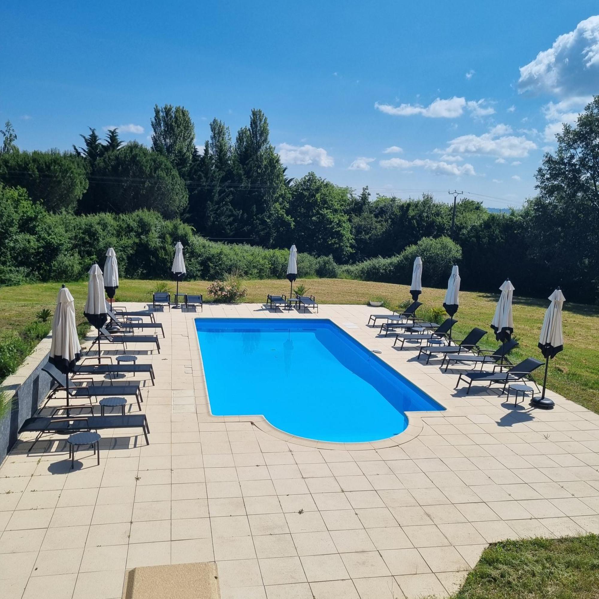 Au Perigord Noir Hotel Hautefort ภายนอก รูปภาพ