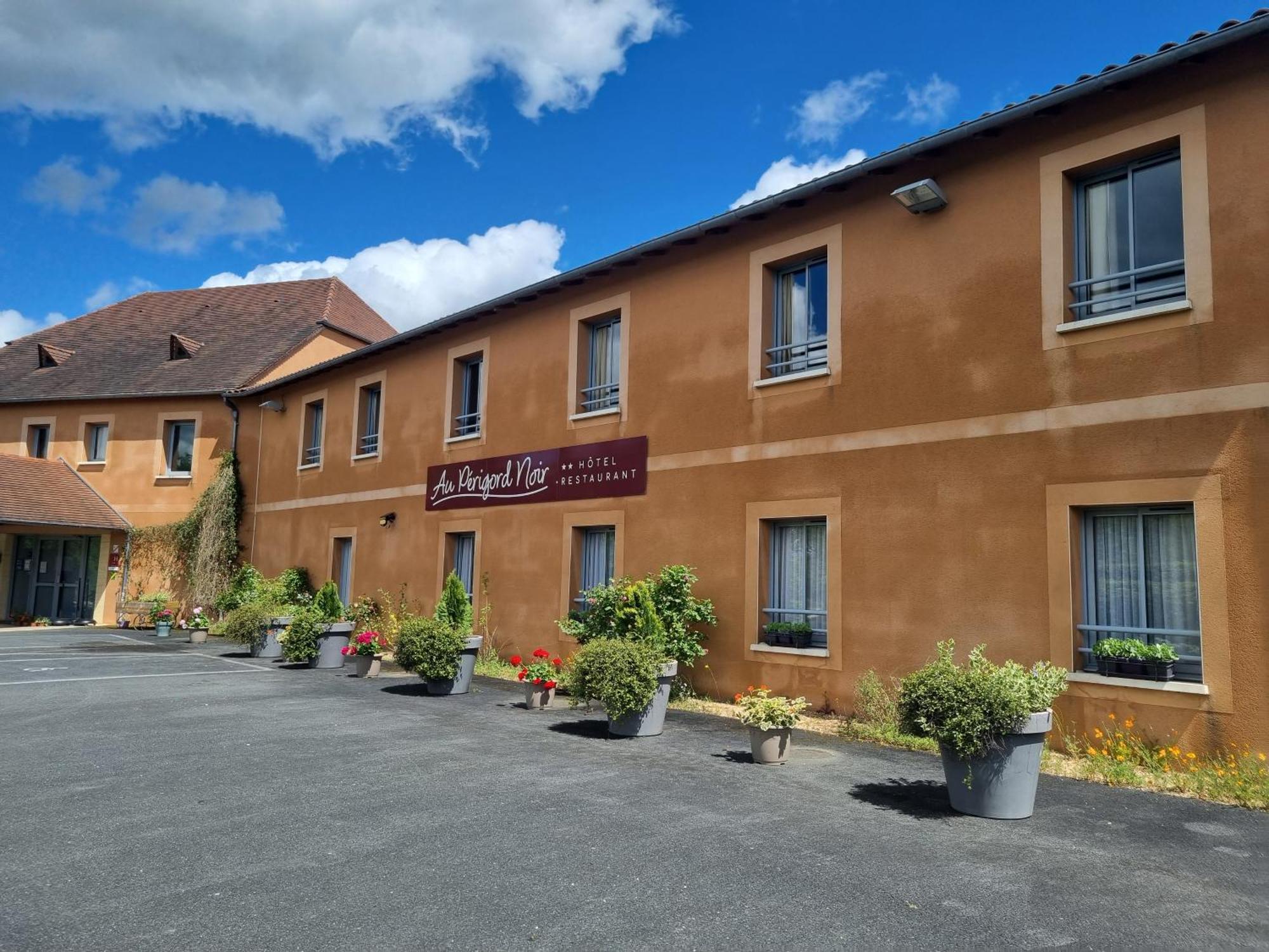 Au Perigord Noir Hotel Hautefort ภายนอก รูปภาพ