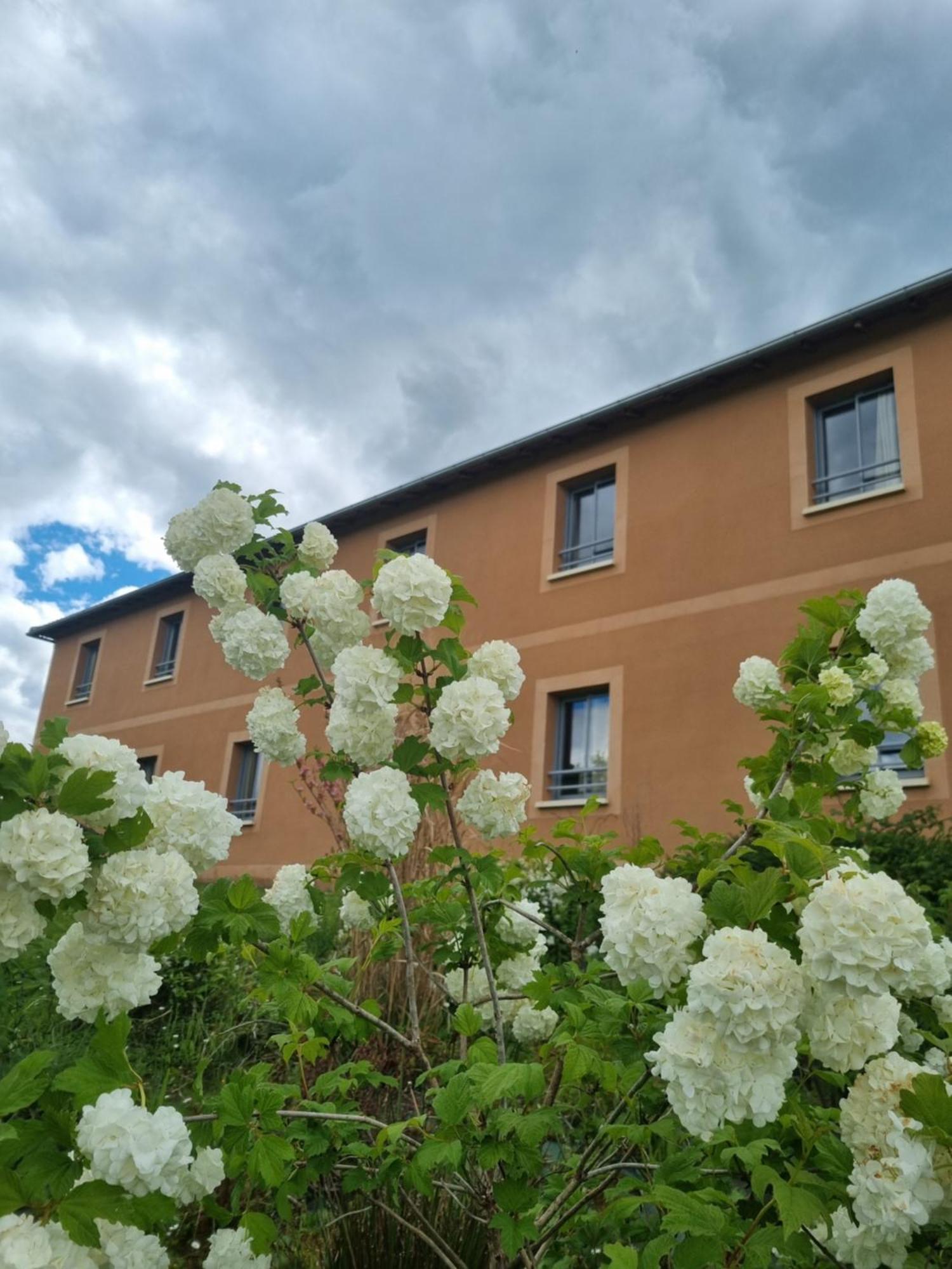 Au Perigord Noir Hotel Hautefort ภายนอก รูปภาพ