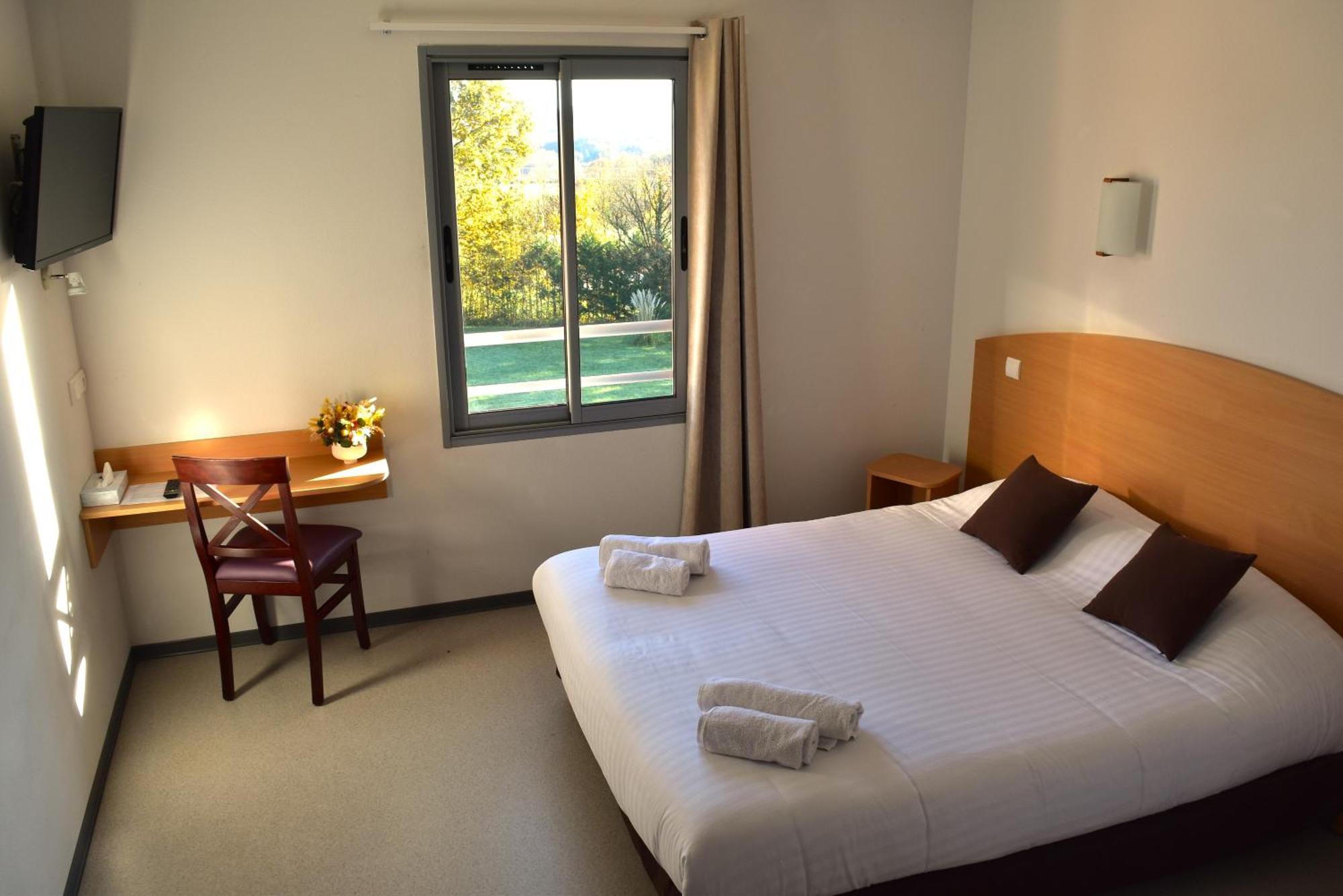 Au Perigord Noir Hotel Hautefort ภายนอก รูปภาพ