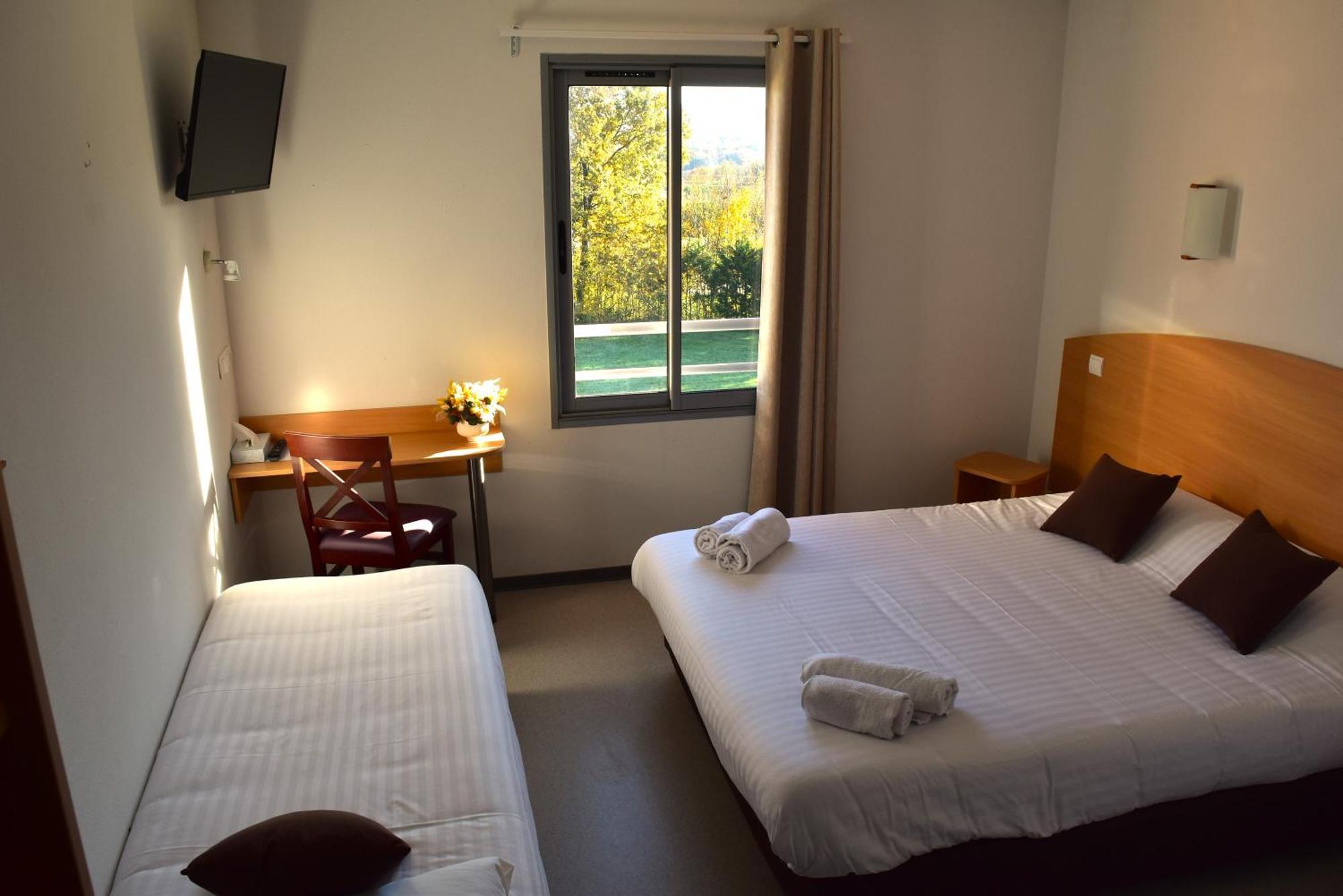 Au Perigord Noir Hotel Hautefort ภายนอก รูปภาพ
