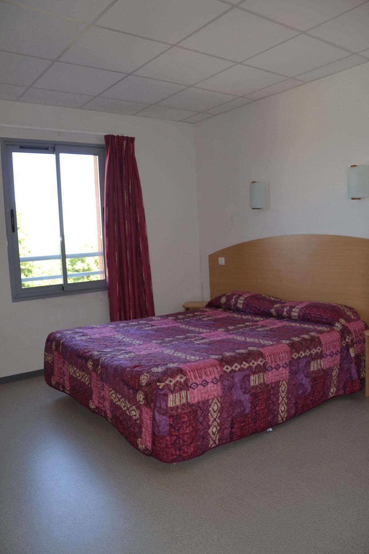 Au Perigord Noir Hotel Hautefort ภายนอก รูปภาพ