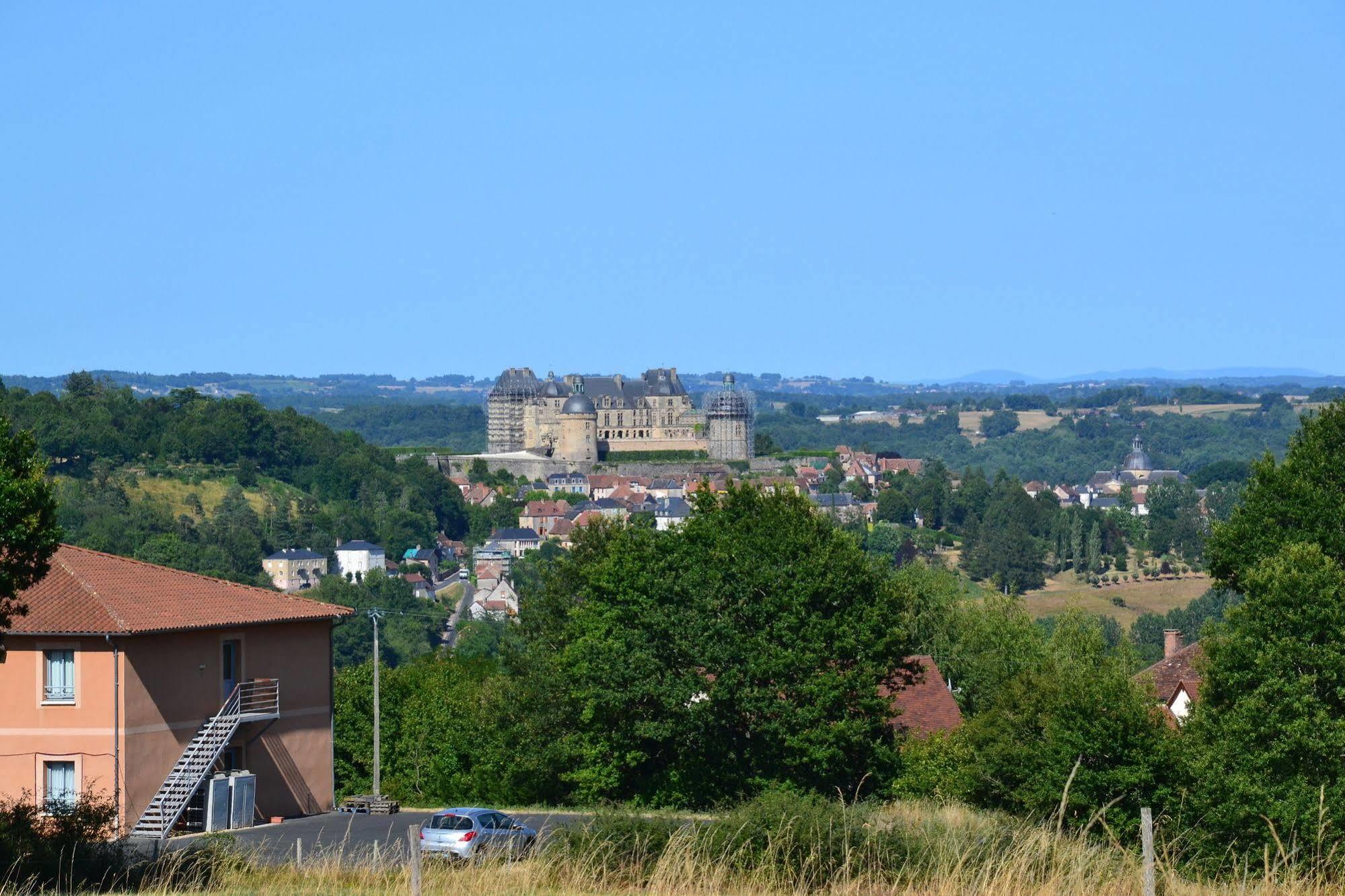 Au Perigord Noir Hotel Hautefort ภายนอก รูปภาพ