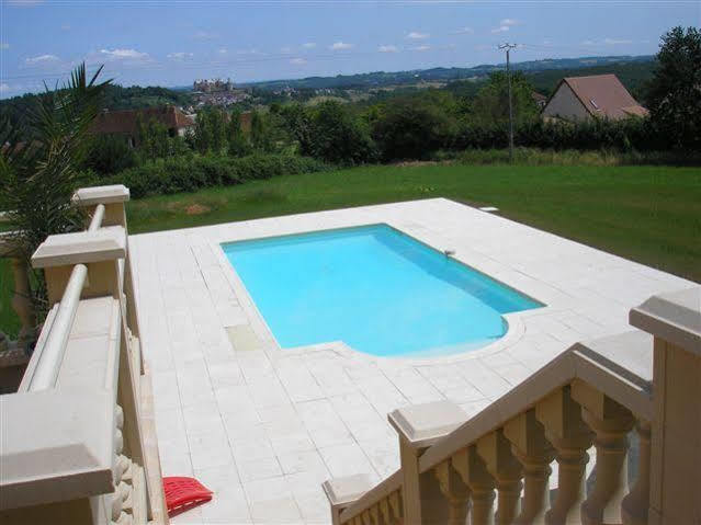 Au Perigord Noir Hotel Hautefort ภายนอก รูปภาพ